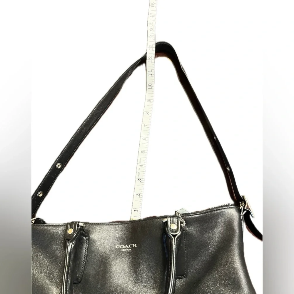 Coach Woman’s purse bag black silver zippers adjustable strap travel luxury - Picture 8 of 10